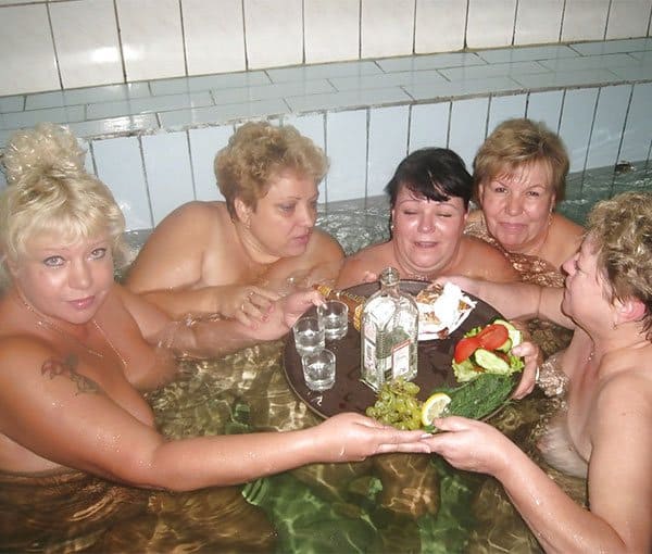 Зрелые дамы в бане фото