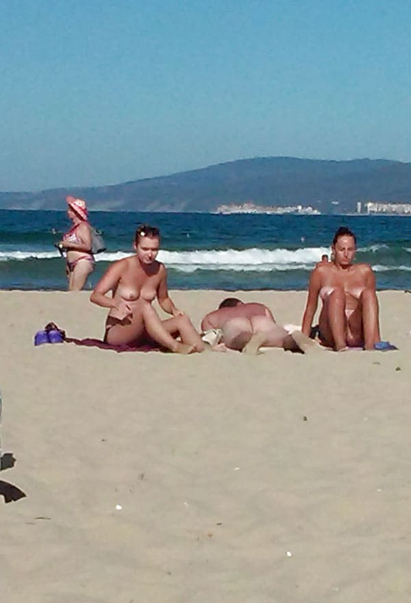 Один день на нудистском пляже съемка на телефон 44 фото