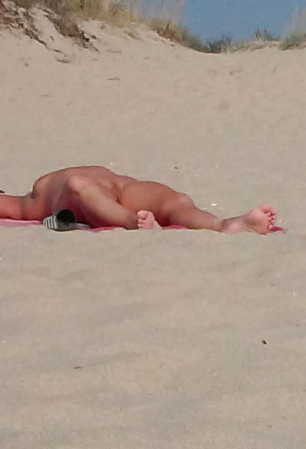 Один день на нудистском пляже съемка на телефон 7 фото