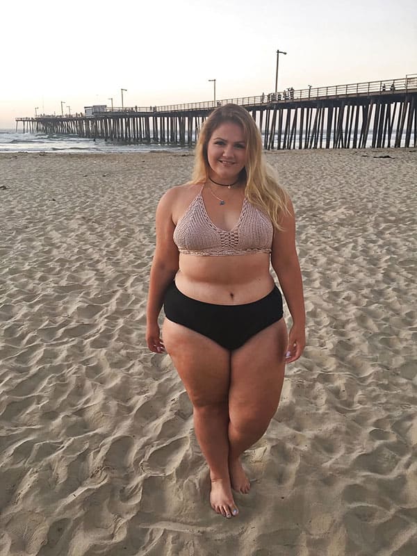 Сексуальные толстушки на пляже в купальниках 11 фото