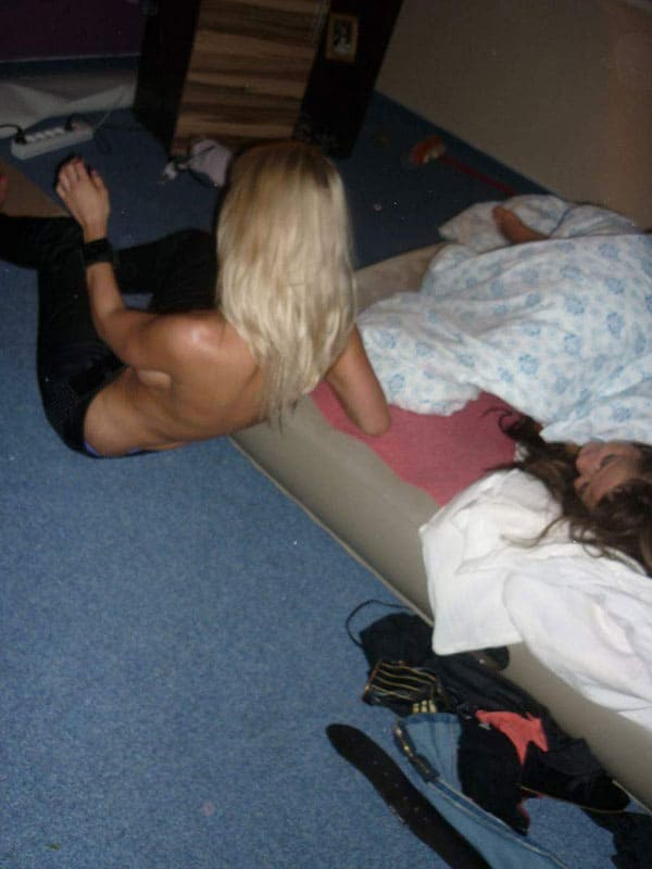 Пьяная пижамная вечеринка закончилась лесбийскими играми 53 фото