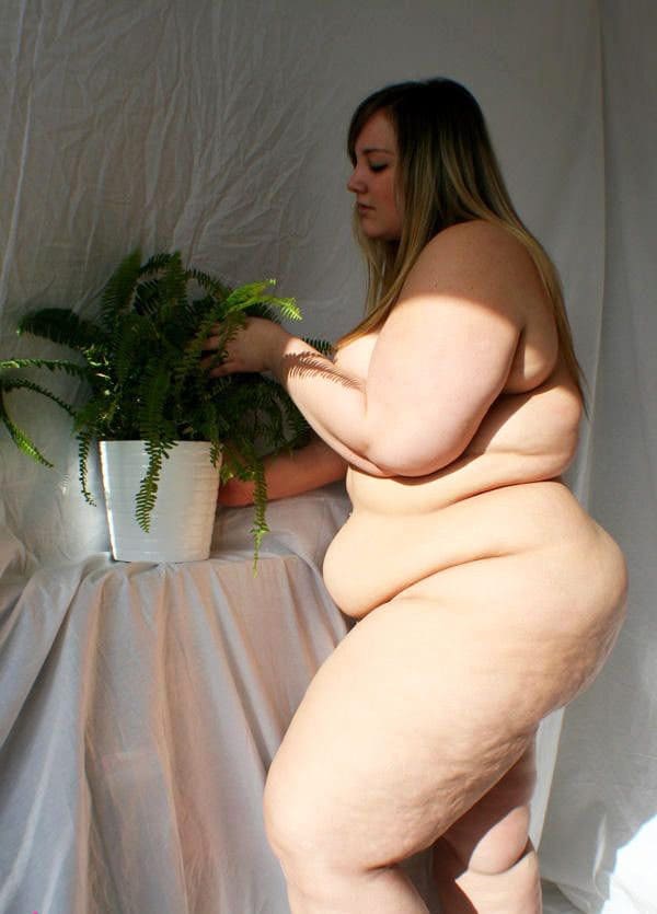 Толстая девушка с большой целлюлитной попой 5 фото