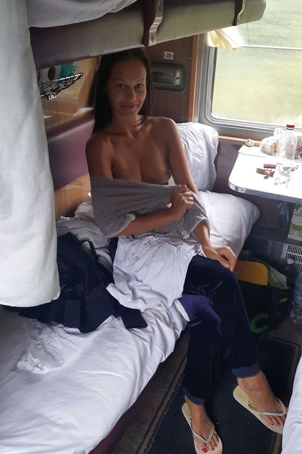 Семейный секс в русском поезде 5 фото