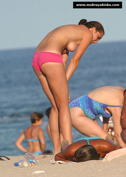 Русские девушки на пляже за границей 3 фото