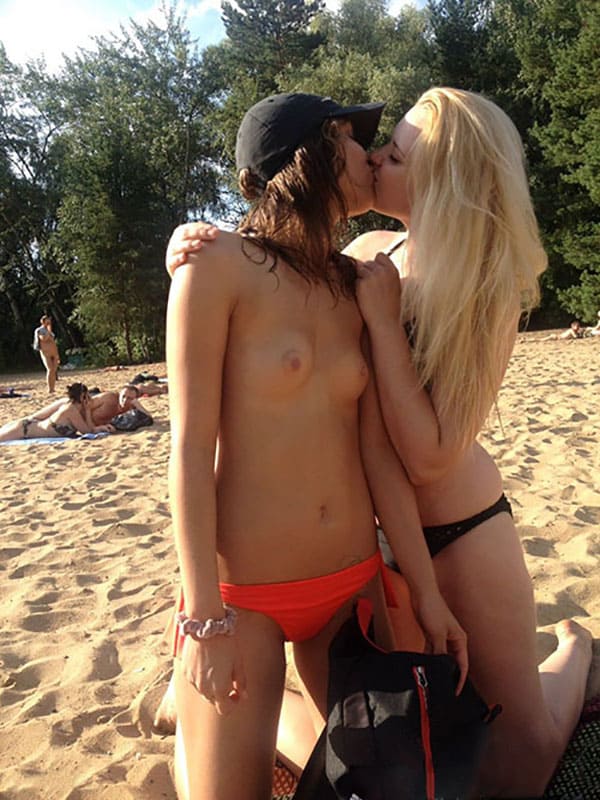 Любительские фото голых девушек с пляжа 3 фото