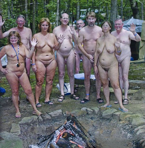 Любительские фото голых девушек с пляжа 32 фото